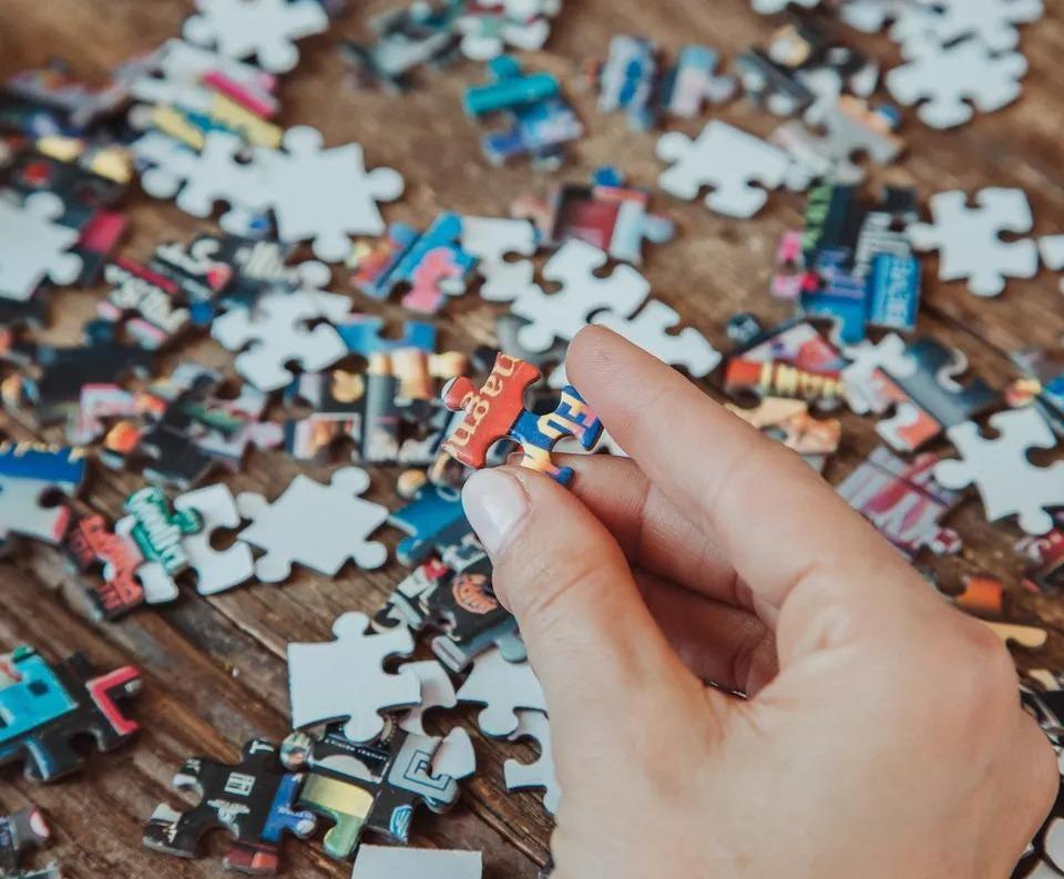 Blockbuster Video 1000-Piece Jigsaw, 90s Movie Night, VHS Movie Gift, UNIQUE Nostalgia Gift, Brain Teaser, Movie Board Game, Film Puzzle